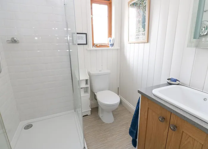 Bee Garth Castleton (North Yorkshire)