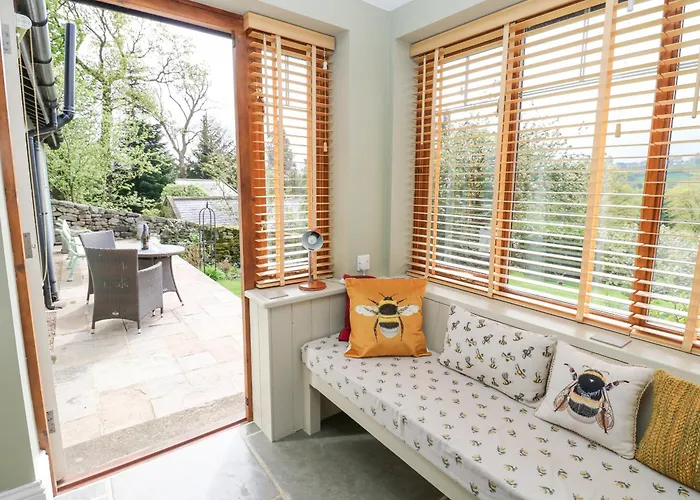 Bee Garth Castleton (North Yorkshire)