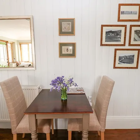 Bee Garth بيت للعطل